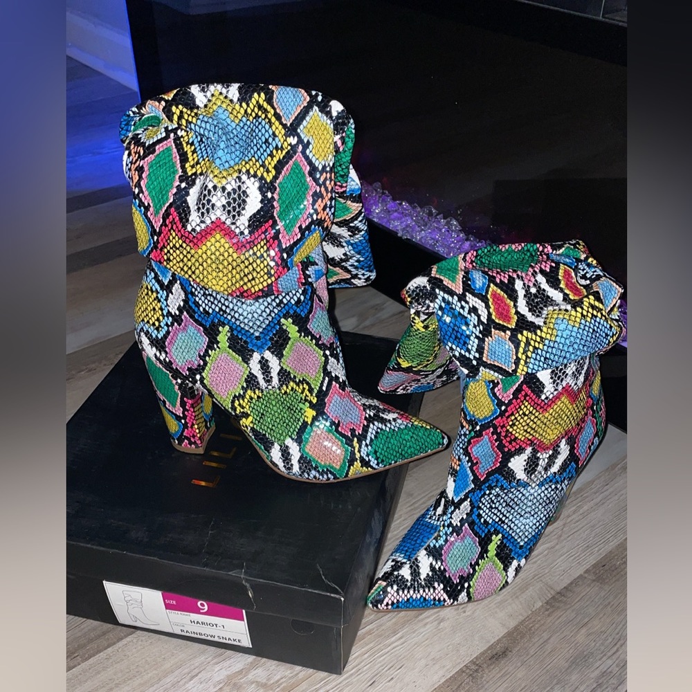 Lilian snake skin cowgirl boots! Size 9
